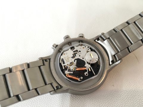 E・アルマーニの腕時計の電池交換 | メンテナンスオプト｜オプト 