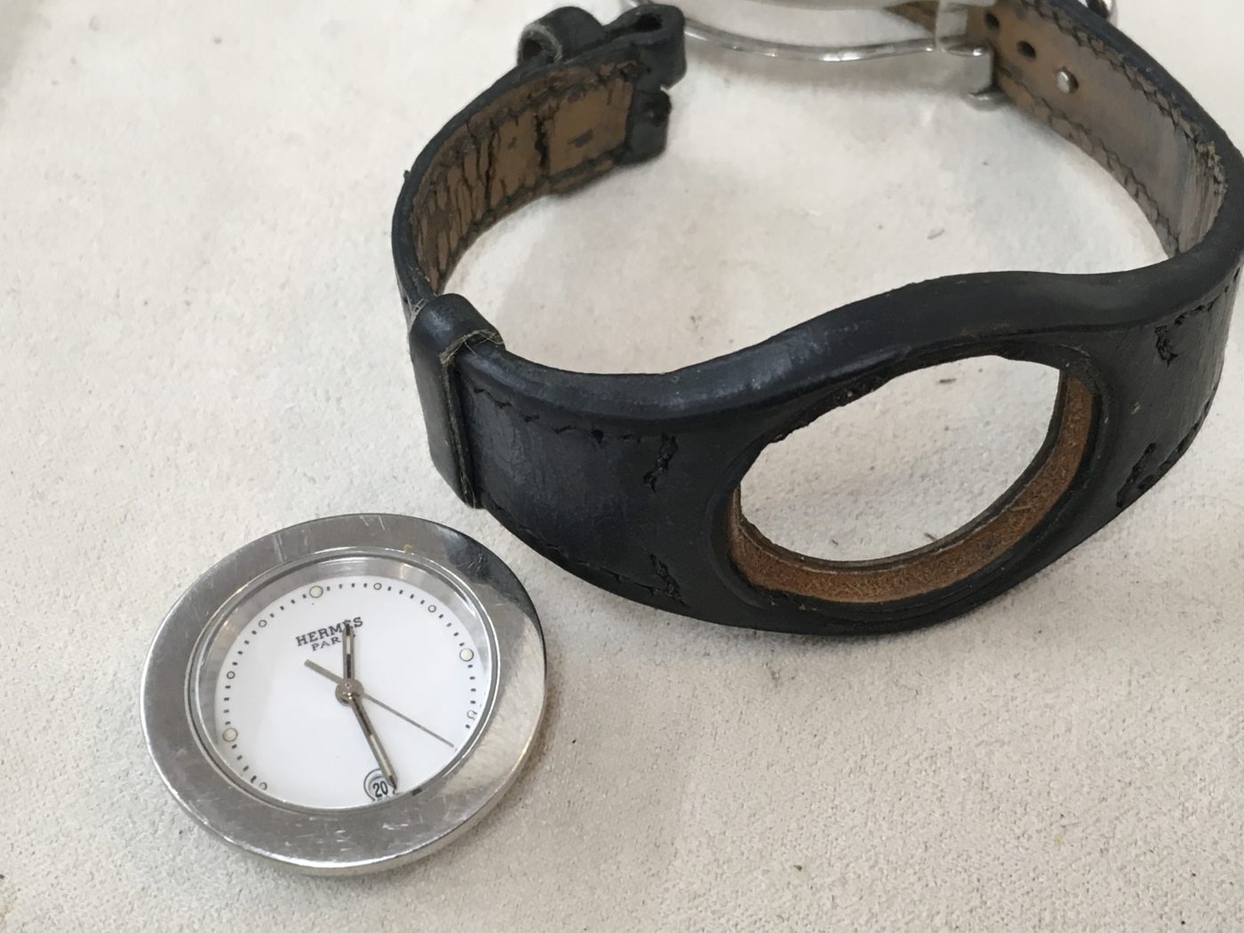 エルメス アーネ&クリッパーの腕時計電池交換 | メンテナンスオプト ...